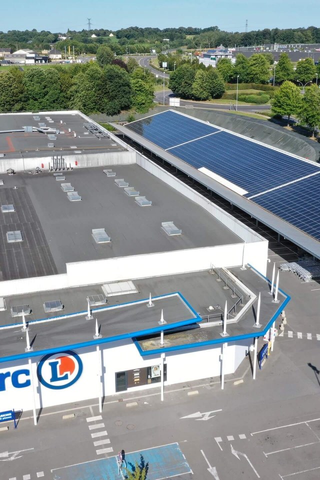 Groupe-Allosun Tinténiac Ille-et-vilaine Bretagne 35 - Mise en avant de la marque Leclerc de Lecousse avec l'installation de panneau photovoltïque