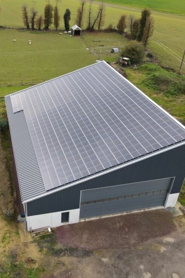 Groupe-Allosun Tinténiac Ille-et-Vilaine Bretagne 35 - Installation d'un bâtiment agricole 99kva à Besnier dans le 35